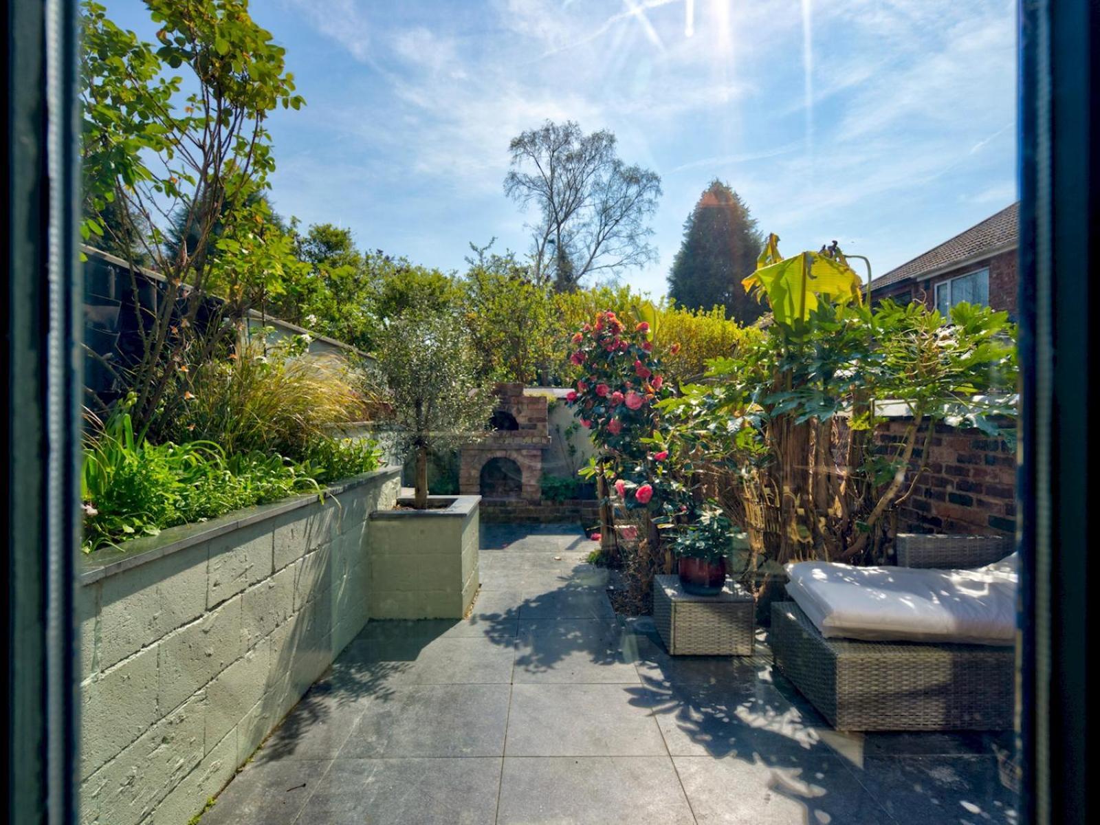 Pass The Keys Stunning Sleeps 6 Holiday home Manchester