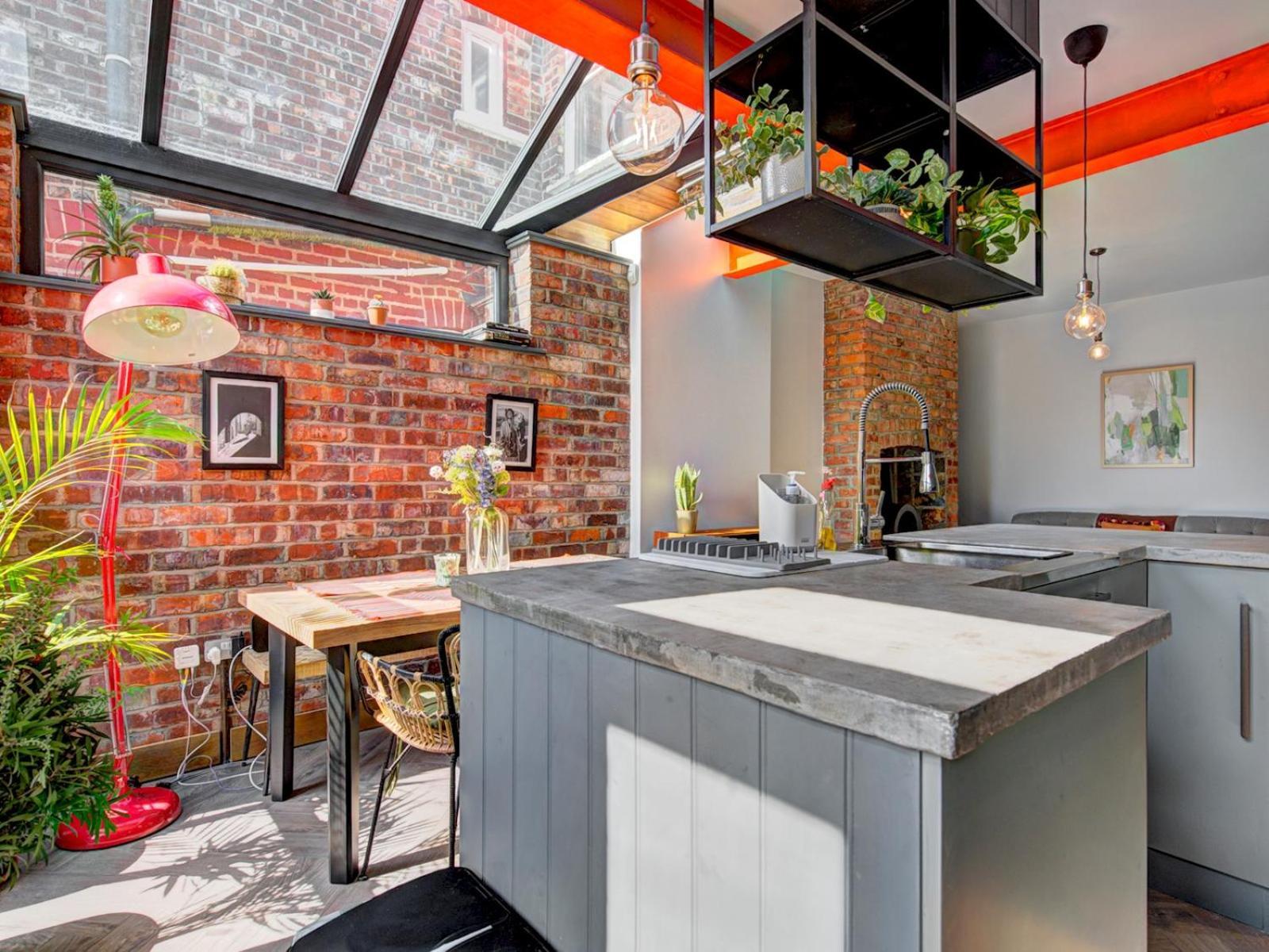 Pass The Keys Stunning Sleeps 6 Manchester